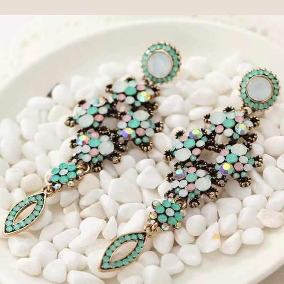 New Sparkly Green Statement Earrings - Picture 1 of 2